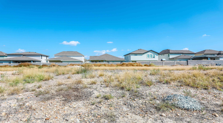 520 Journey Loop, LAREDO, Texas 78045, 3 Bedrooms Bedrooms, 6 Rooms Rooms,3 BathroomsBathrooms,Residential,For Sale,520 Journey Loop,20254787