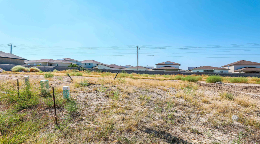 519 Journey Loop, LAREDO, Texas 78045, 3 Bedrooms Bedrooms, 6 Rooms Rooms,3 BathroomsBathrooms,Residential,For Sale,519 Journey Loop,20254788