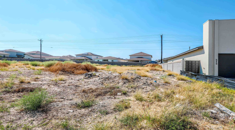 517 Journey Loop, LAREDO, Texas 78045, 3 Bedrooms Bedrooms, 6 Rooms Rooms,3 BathroomsBathrooms,Residential,For Sale,517 Journey Loop,20254789