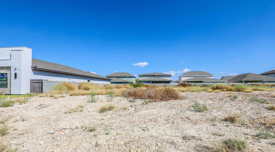 516 Journey Loop, LAREDO, Texas 78045, 3 Bedrooms Bedrooms, 6 Rooms Rooms,3 BathroomsBathrooms,Residential,For Sale,516 Journey Loop,20254790