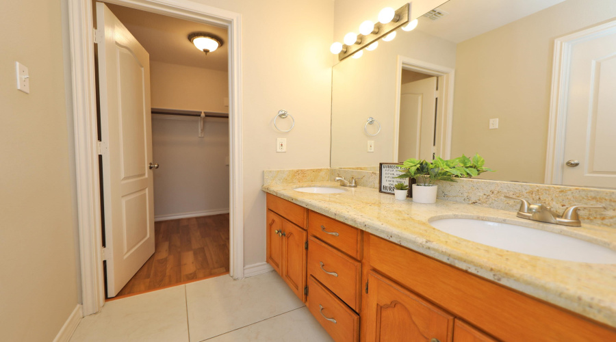 510 Shiloh Dr, Laredo, Texas 78045, 3 Bedrooms Bedrooms, 5 Rooms Rooms,2 BathroomsBathrooms,Residential,For Rent,510 Shiloh Dr,20254793