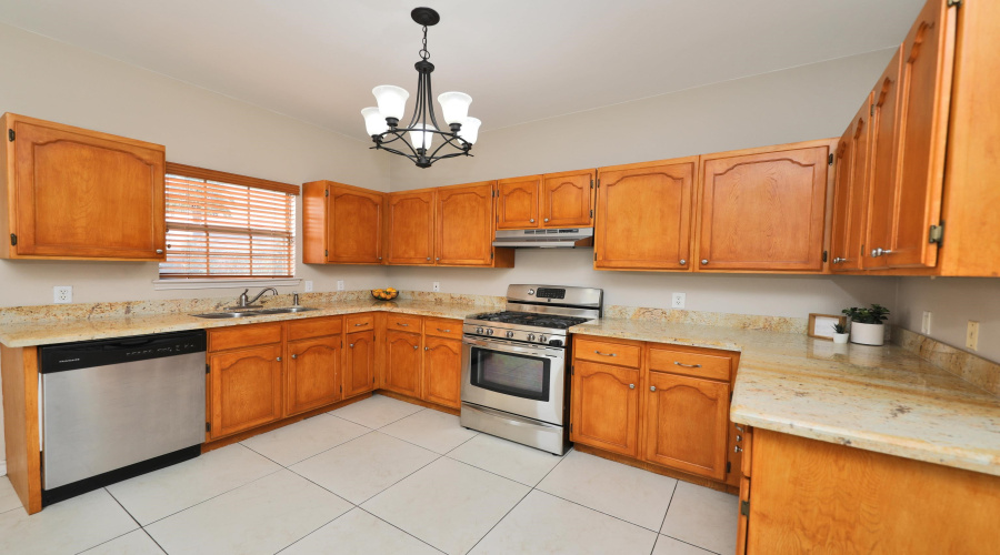 510 Shiloh Dr, Laredo, Texas 78045, 3 Bedrooms Bedrooms, 5 Rooms Rooms,2 BathroomsBathrooms,Residential,For Rent,510 Shiloh Dr,20254793