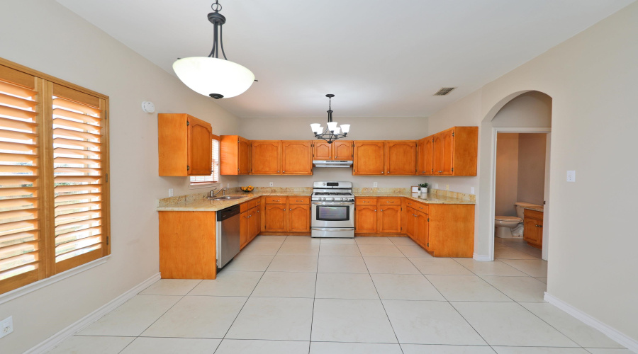 510 Shiloh Dr, Laredo, Texas 78045, 3 Bedrooms Bedrooms, 5 Rooms Rooms,2 BathroomsBathrooms,Residential,For Rent,510 Shiloh Dr,20254793