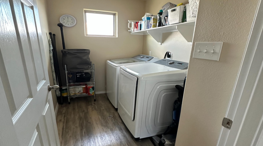 4301 Regina Dr., Laredo, Texas 78046, 3 Bedrooms Bedrooms, 5 Rooms Rooms,2 BathroomsBathrooms,Residential,For Sale,4301 Regina Dr.,20254795