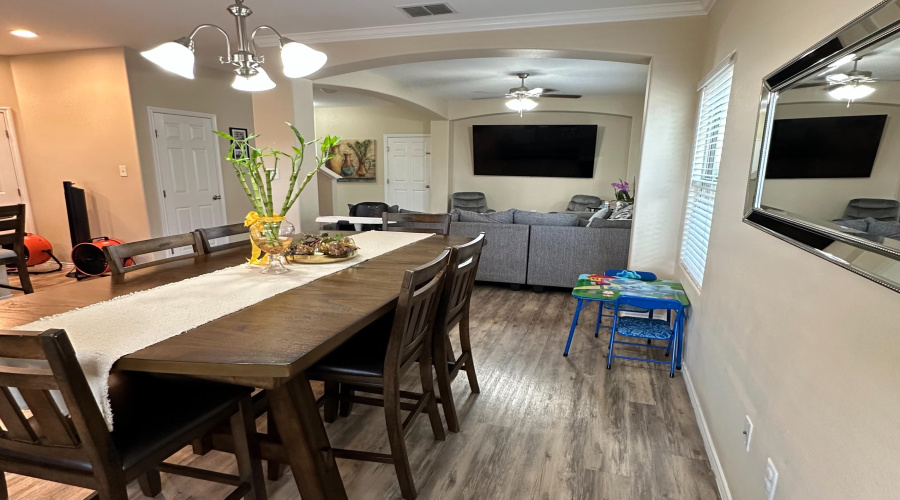 4301 Regina Dr., Laredo, Texas 78046, 3 Bedrooms Bedrooms, 5 Rooms Rooms,2 BathroomsBathrooms,Residential,For Sale,4301 Regina Dr.,20254795