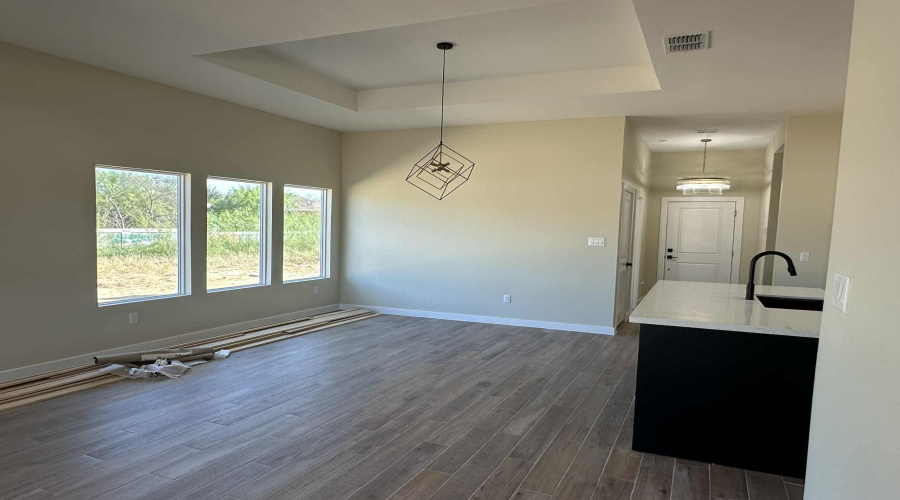 2410 Durazno Ct., Laredo, Texas 78046-8009, 4 Bedrooms Bedrooms, 6 Rooms Rooms,2 BathroomsBathrooms,Residential,For Sale,2410 Durazno Ct.,20254801