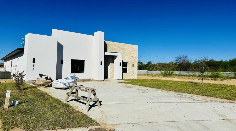 2410 Durazno Ct., Laredo, Texas 78046-8009, 4 Bedrooms Bedrooms, 6 Rooms Rooms,2 BathroomsBathrooms,Residential,For Sale,2410 Durazno Ct.,20254801