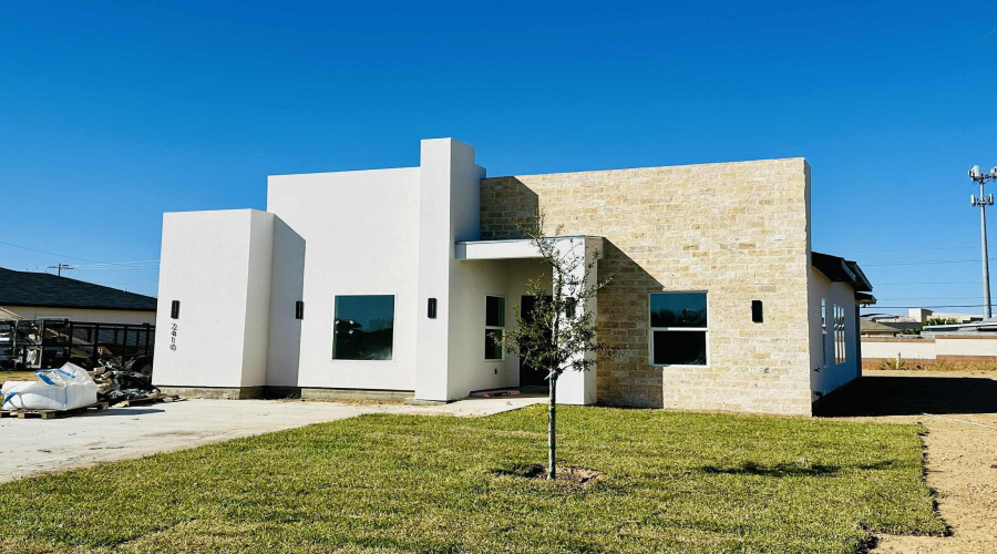 2410 Durazno Ct., Laredo, Texas 78046-8009, 4 Bedrooms Bedrooms, 6 Rooms Rooms,2 BathroomsBathrooms,Residential,For Sale,2410 Durazno Ct.,20254801