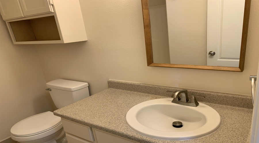 1752 Tiara Trl, Laredo, Texas 78045, 2 Bedrooms Bedrooms, 5 Rooms Rooms,2 BathroomsBathrooms,Residential,For Rent,1752 Tiara Trl,20254802