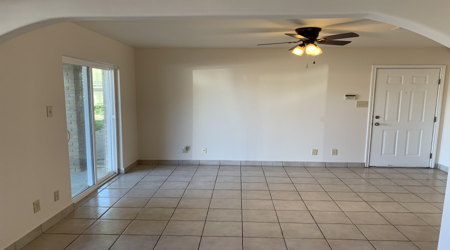 1752 Tiara Trl, Laredo, Texas 78045, 2 Bedrooms Bedrooms, 5 Rooms Rooms,2 BathroomsBathrooms,Residential,For Rent,1752 Tiara Trl,20254802
