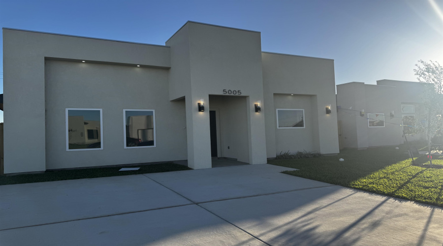 5005 Carambola Ln., Laredo, Texas 78046, 3 Bedrooms Bedrooms, 5 Rooms Rooms,2 BathroomsBathrooms,Residential,For Sale,5005 Carambola Ln.,20254803