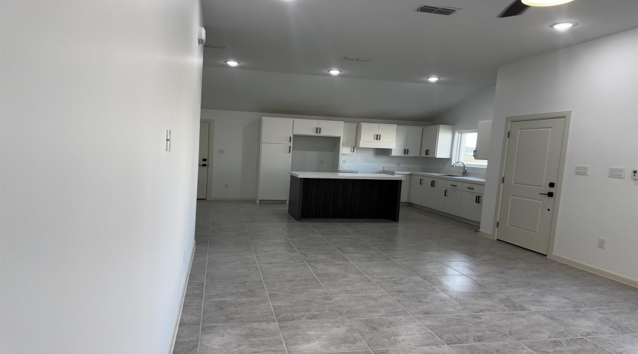 5005 Carambola Ln., Laredo, Texas 78046, 3 Bedrooms Bedrooms, 5 Rooms Rooms,2 BathroomsBathrooms,Residential,For Sale,5005 Carambola Ln.,20254803