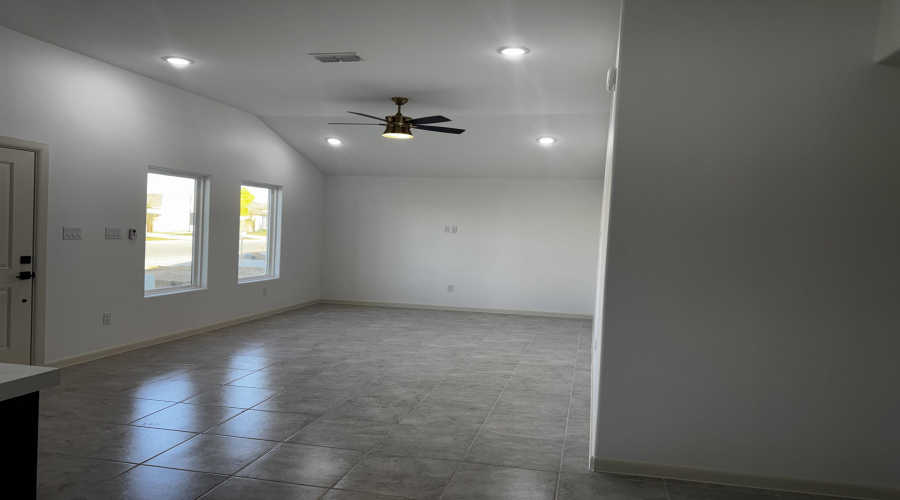 5005 Carambola Ln., Laredo, Texas 78046, 3 Bedrooms Bedrooms, 5 Rooms Rooms,2 BathroomsBathrooms,Residential,For Sale,5005 Carambola Ln.,20254803