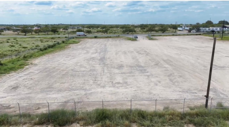 16823 N US Highway 83, Laredo, Texas 78045, 51 Rooms Rooms,Commercial/industrial,For Rent,16823 N US Highway 83,20254807