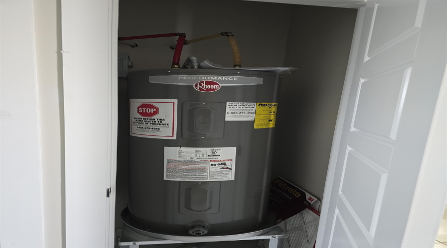 7108 El Meson Dr, Laredo, Texas 78043-2296, 3 Bedrooms Bedrooms, 5 Rooms Rooms,2 BathroomsBathrooms,Residential,For Sale,7108 El Meson Dr,20253034