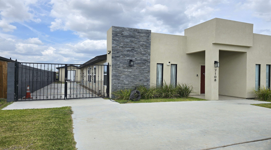 7108 El Meson Dr, Laredo, Texas 78043-2296, 3 Bedrooms Bedrooms, 5 Rooms Rooms,2 BathroomsBathrooms,Residential,For Sale,7108 El Meson Dr,20253034