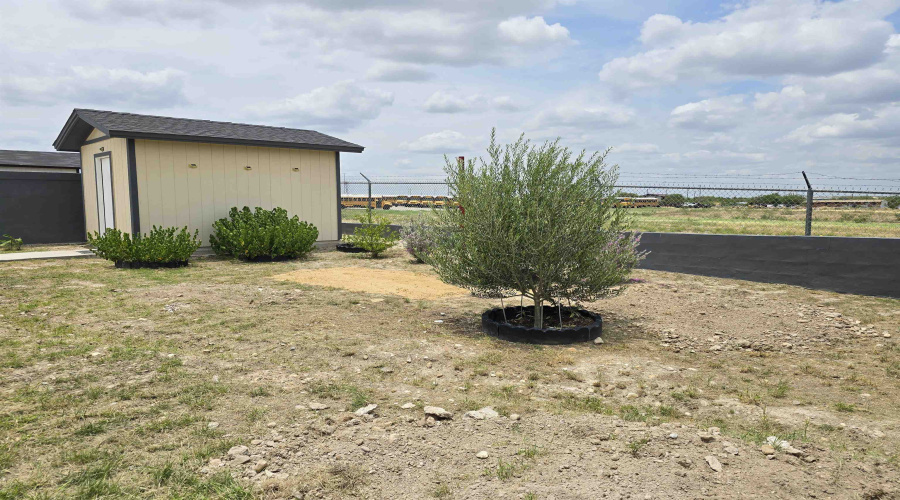 7108 El Meson Dr, Laredo, Texas 78043-2296, 3 Bedrooms Bedrooms, 5 Rooms Rooms,2 BathroomsBathrooms,Residential,For Sale,7108 El Meson Dr,20253034