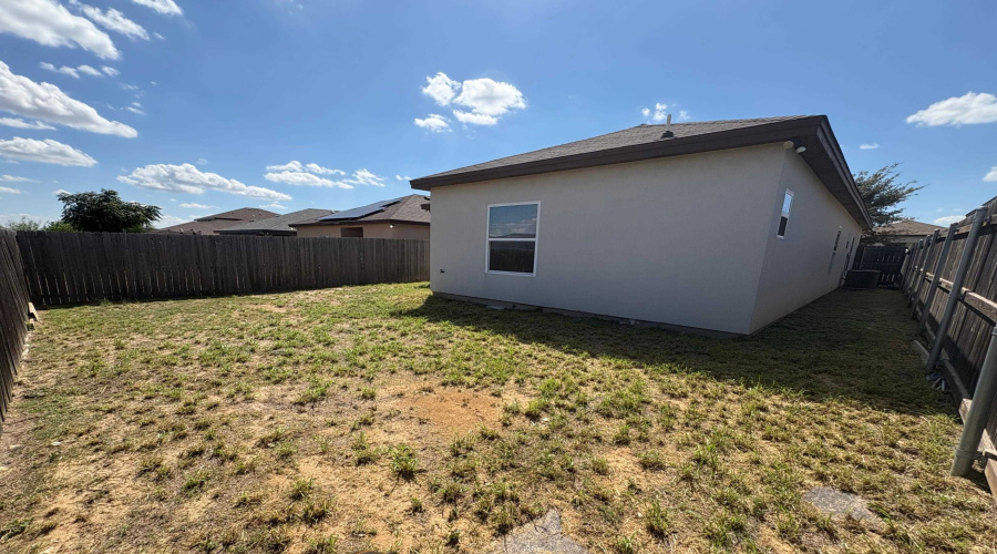 5711 Moses Lp., Laredo, Texas 78046, 3 Bedrooms Bedrooms, 5 Rooms Rooms,2 BathroomsBathrooms,Residential,For Sale,5711 Moses Lp.,20254193