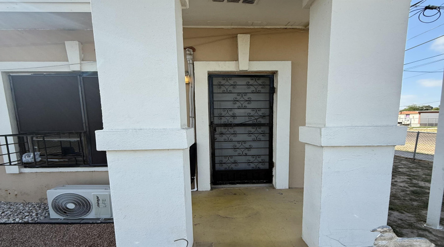 3315 San Agustin Ave, LAREDO, Texas 78040, 1 Bedroom Bedrooms, 1 Room Rooms,1 BathroomBathrooms,Residential,For Sale,3315 San Agustin Ave,20254805