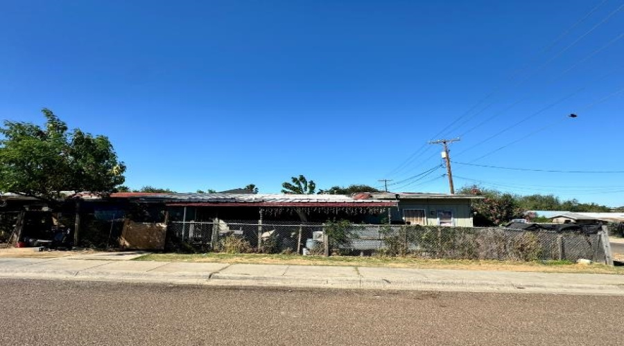 3119 Saltillo St, Laredo, Texas 78046, 4 Bedrooms Bedrooms, 5 Rooms Rooms,2 BathroomsBathrooms,Residential,For Sale,3119 Saltillo St,20254809