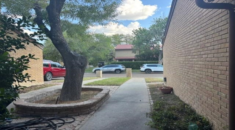 13 Quadrangle Cir, LAREDO, Texas 78041-2329, 3 Bedrooms Bedrooms, 5 Rooms Rooms,2 BathroomsBathrooms,Residential,For Sale,13 Quadrangle Cir,20254810