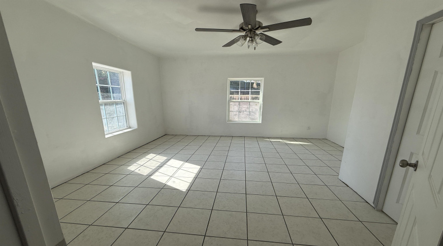 3217 Diaz St, Laredo, Texas 78043, 2 Bedrooms Bedrooms, 4 Rooms Rooms,1 BathroomBathrooms,Residential,For Rent,3217 Diaz St,20254811