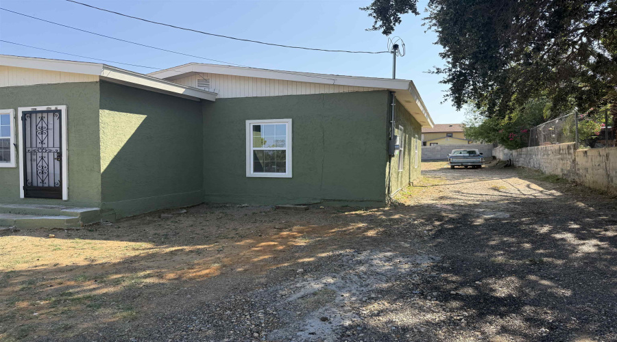 3217 Diaz St, Laredo, Texas 78043, 2 Bedrooms Bedrooms, 4 Rooms Rooms,1 BathroomBathrooms,Residential,For Rent,3217 Diaz St,20254811
