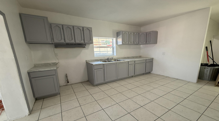 3217 Diaz St, Laredo, Texas 78043, 2 Bedrooms Bedrooms, 4 Rooms Rooms,1 BathroomBathrooms,Residential,For Rent,3217 Diaz St,20254811