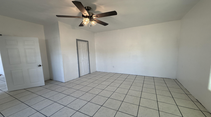 3217 Diaz St, Laredo, Texas 78043, 2 Bedrooms Bedrooms, 4 Rooms Rooms,1 BathroomBathrooms,Residential,For Rent,3217 Diaz St,20254811