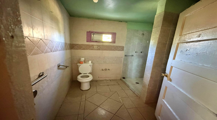 3808 Main Ave, Laredo, Texas 78041, 3 Bedrooms Bedrooms, 6 Rooms Rooms,1 BathroomBathrooms,Residential,For Sale,3808 Main Ave,20254814