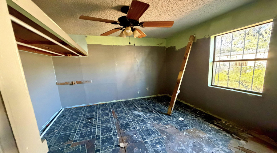 3808 Main Ave, Laredo, Texas 78041, 3 Bedrooms Bedrooms, 6 Rooms Rooms,1 BathroomBathrooms,Residential,For Sale,3808 Main Ave,20254814