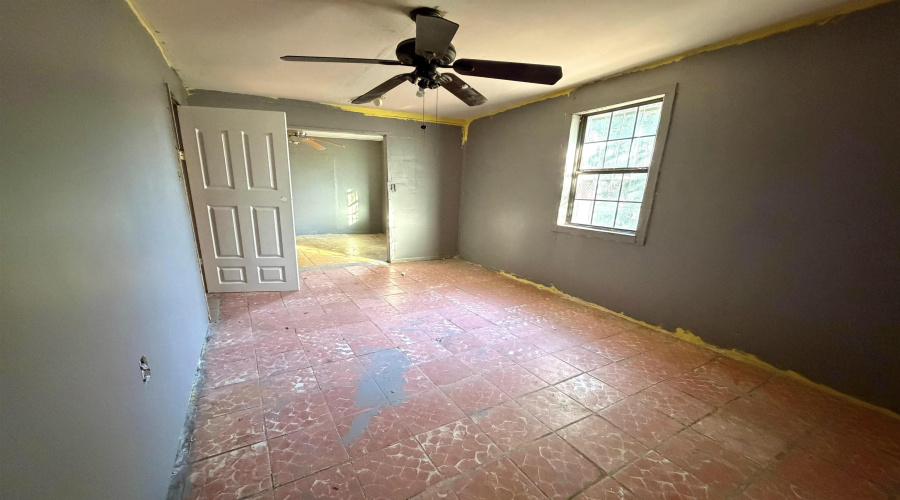 3808 Main Ave, Laredo, Texas 78041, 3 Bedrooms Bedrooms, 6 Rooms Rooms,1 BathroomBathrooms,Residential,For Sale,3808 Main Ave,20254814