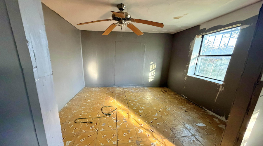 3808 Main Ave, Laredo, Texas 78041, 3 Bedrooms Bedrooms, 6 Rooms Rooms,1 BathroomBathrooms,Residential,For Sale,3808 Main Ave,20254814