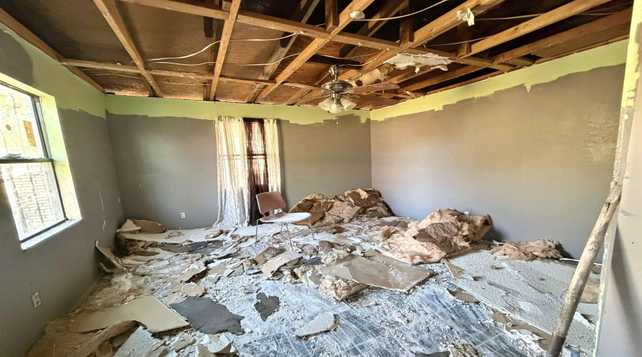 3808 Main Ave, Laredo, Texas 78041, 3 Bedrooms Bedrooms, 6 Rooms Rooms,1 BathroomBathrooms,Residential,For Sale,3808 Main Ave,20254814