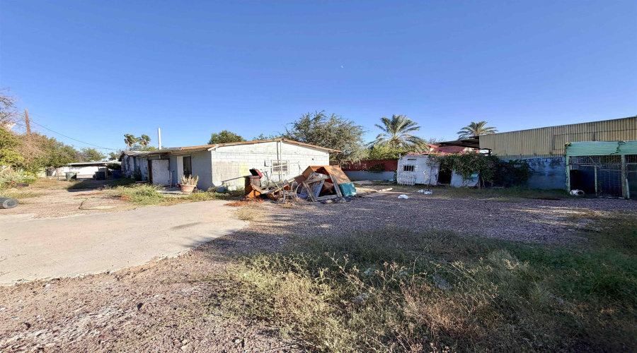 3808 Main Ave, Laredo, Texas 78041, 3 Bedrooms Bedrooms, 6 Rooms Rooms,1 BathroomBathrooms,Residential,For Sale,3808 Main Ave,20254814