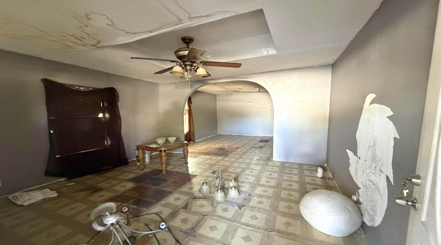 3808 Main Ave, Laredo, Texas 78041, 3 Bedrooms Bedrooms, 6 Rooms Rooms,1 BathroomBathrooms,Residential,For Sale,3808 Main Ave,20254814