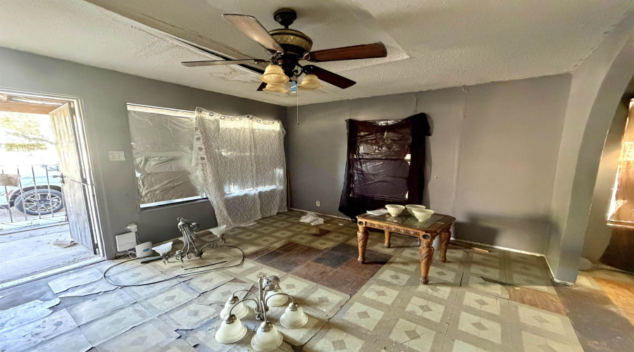 3808 Main Ave, Laredo, Texas 78041, 3 Bedrooms Bedrooms, 6 Rooms Rooms,1 BathroomBathrooms,Residential,For Sale,3808 Main Ave,20254814