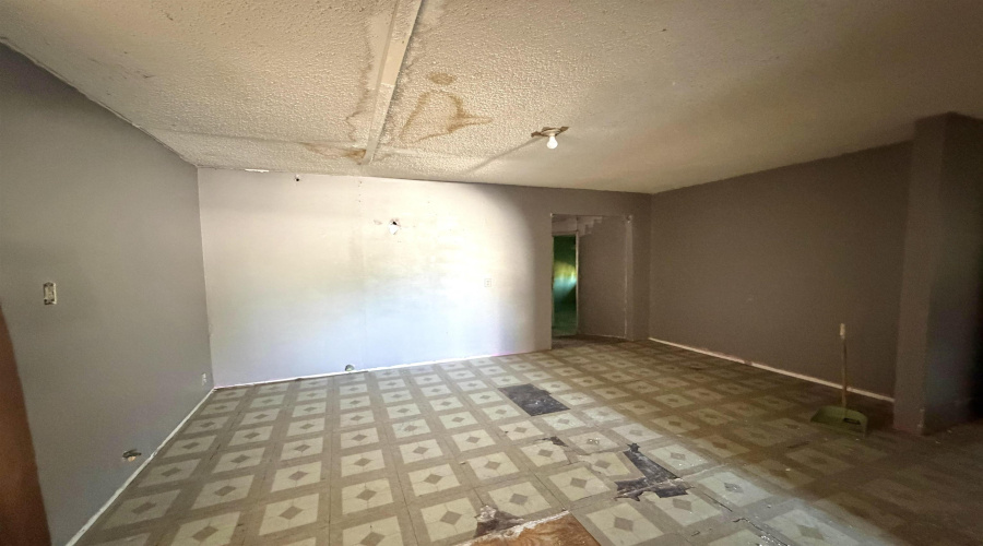 3808 Main Ave, Laredo, Texas 78041, 3 Bedrooms Bedrooms, 6 Rooms Rooms,1 BathroomBathrooms,Residential,For Sale,3808 Main Ave,20254814