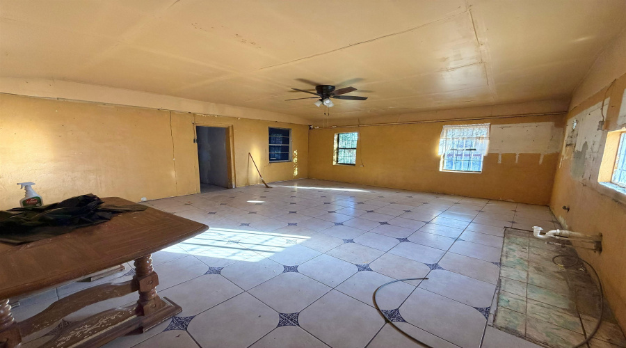 3808 Main Ave, Laredo, Texas 78041, 3 Bedrooms Bedrooms, 6 Rooms Rooms,1 BathroomBathrooms,Residential,For Sale,3808 Main Ave,20254814