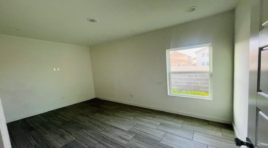 214 Deer Path Loop, Laredo, Texas 78045, 4 Bedrooms Bedrooms, 7 Rooms Rooms,2 BathroomsBathrooms,Residential,For Rent,214 Deer Path Loop,20254816