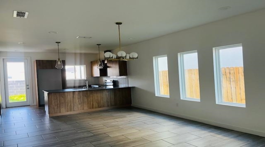 214 Deer Path Loop, Laredo, Texas 78045, 4 Bedrooms Bedrooms, 7 Rooms Rooms,2 BathroomsBathrooms,Residential,For Rent,214 Deer Path Loop,20254816