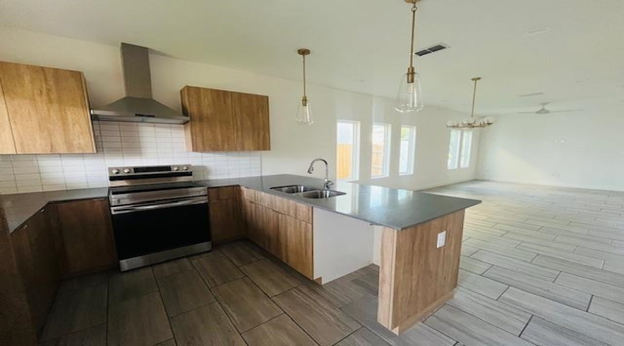 214 Deer Path Loop, Laredo, Texas 78045, 4 Bedrooms Bedrooms, 7 Rooms Rooms,2 BathroomsBathrooms,Residential,For Rent,214 Deer Path Loop,20254816