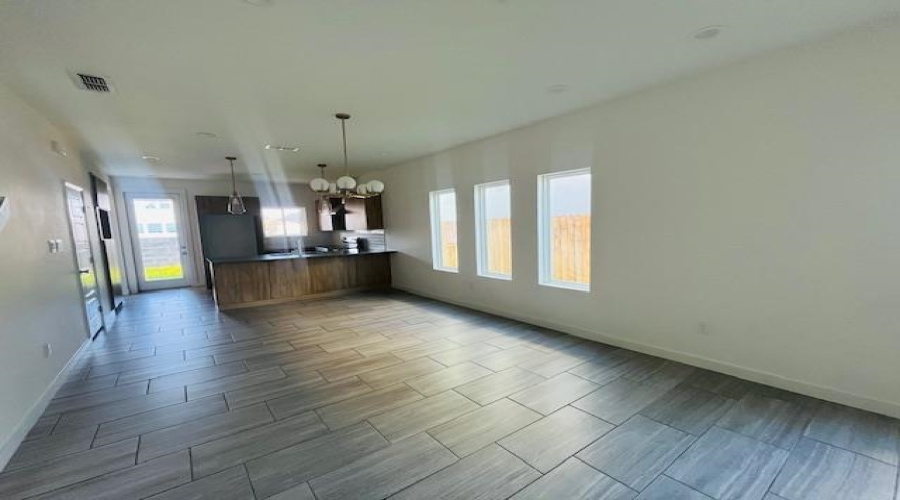 214 Deer Path Loop, Laredo, Texas 78045, 4 Bedrooms Bedrooms, 7 Rooms Rooms,2 BathroomsBathrooms,Residential,For Rent,214 Deer Path Loop,20254816