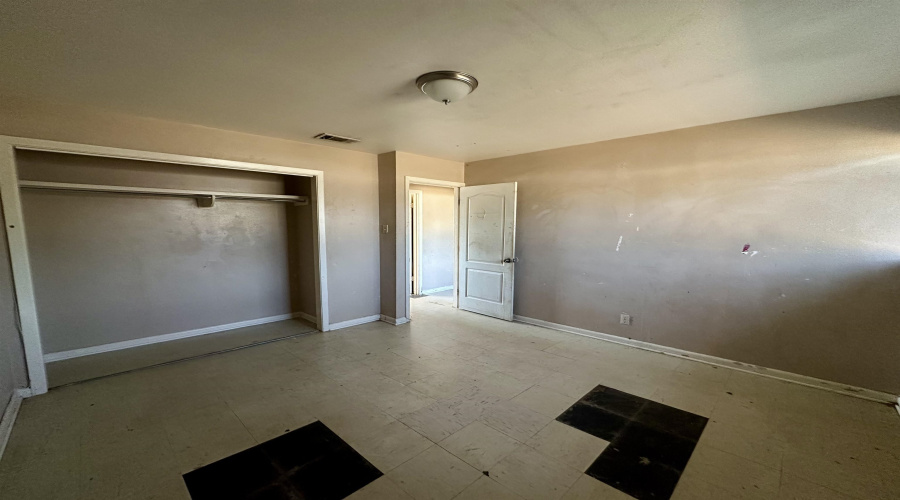 704 Banyan Ct W, Laredo, Texas 78041, ,Multi-family,For Sale,704 Banyan Ct W,20254804