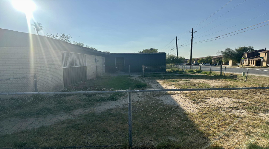 704 Banyan Ct W, Laredo, Texas 78041, ,Multi-family,For Sale,704 Banyan Ct W,20254804