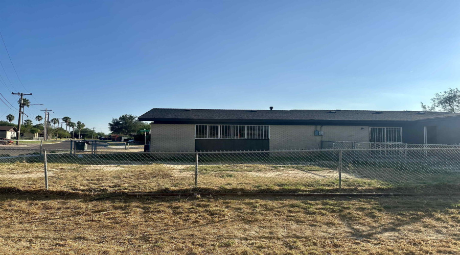 704 Banyan Ct W, Laredo, Texas 78041, ,Multi-family,For Sale,704 Banyan Ct W,20254804