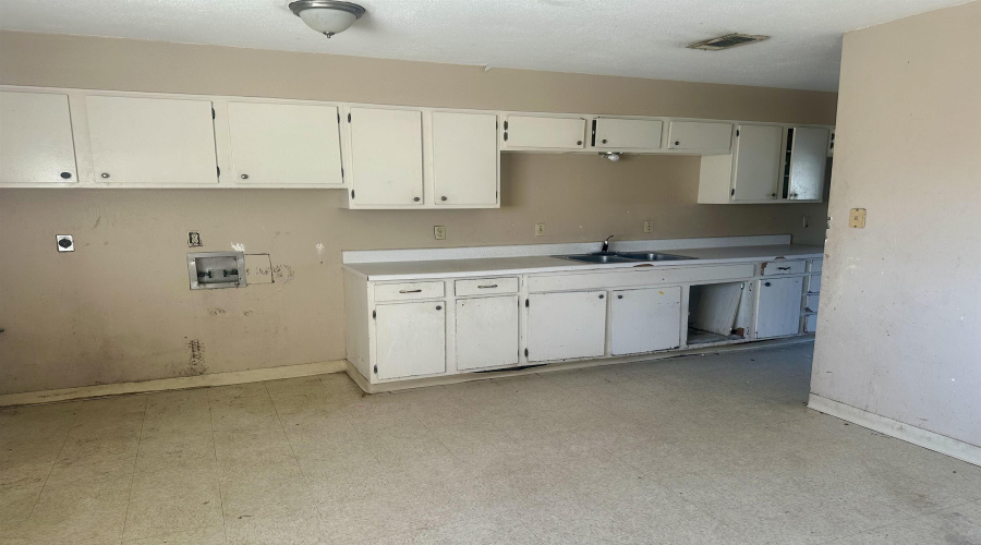 704 Banyan Ct W, Laredo, Texas 78041, ,Multi-family,For Sale,704 Banyan Ct W,20254804