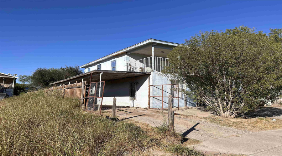 104 Segovia Dr, LAREDO, Texas 78046, ,Multi-family,For Sale,104 Segovia Dr,20254822