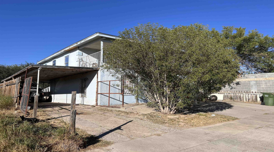 104 Segovia Dr, LAREDO, Texas 78046, ,Multi-family,For Sale,104 Segovia Dr,20254822