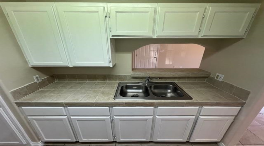 412 Shiloh Dr, Laredo, Texas 78045-6741, 3 Bedrooms Bedrooms, 5 Rooms Rooms,2 BathroomsBathrooms,Residential,For Rent,412 Shiloh Dr,20254817